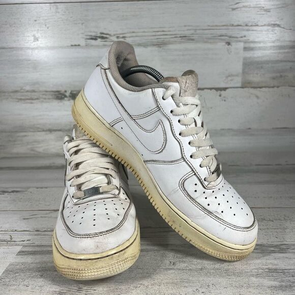 Nike Air Force 1 Men's Triple White Lace-Up Sneakers Size 10 - Picture 6 of 9